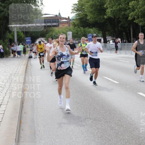 29.06.2025 - hella hamburg halbmarathon Jannik Wohlers http://msf.ph/oto/8143792 29.06.2025 10:08:40 Lombardsbrücke 1147, 1188, 1838, 7453, 9718, 10819, 11067, 11496, 13592, 13593, 14736, 15586, 15592, 17347, 18266, 18505 meine-sportfotos.de