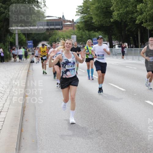 29.06.2025 - hella hamburg halbmarathon Jannik Wohlers http://msf.ph/oto/8143796 29.06.2025 10:08:40 Lombardsbrücke 1147, 1188, 1838, 7453, 9718, 10819, 11067, 11496, 13592, 13593, 14736, 15586, 15592, 17347, 18266, 18505 meine-sportfotos.de