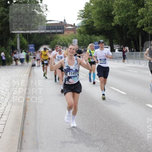 29.06.2025 - hella hamburg halbmarathon Jannik Wohlers http://msf.ph/oto/8143803 29.06.2025 10:08:40 Lombardsbrücke 1147, 1188, 1838, 7453, 9718, 10819, 11067, 11496, 13592, 13593, 14736, 15586, 15592, 17347, 18266, 18505 meine-sportfotos.de