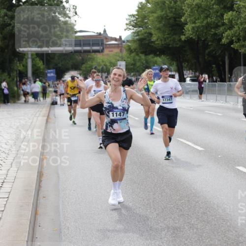 29.06.2025 - hella hamburg halbmarathon Jannik Wohlers http://msf.ph/oto/8143806 29.06.2025 10:08:41 Lombardsbrücke 1147, 1188, 1838, 7453, 9718, 10819, 11067, 11496, 13210, 13592, 13593, 14736, 15586, 15592, 17347, 18266, 18505 meine-sportfotos.de