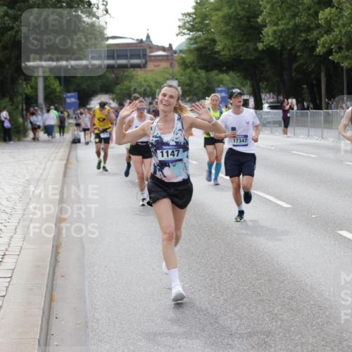 29.06.2025 - hella hamburg halbmarathon Jannik Wohlers http://msf.ph/oto/8143812 29.06.2025 10:08:41 Lombardsbrücke 1147, 1188, 1838, 7453, 9718, 10819, 11067, 11496, 13210, 13592, 13593, 14736, 15586, 15592, 17347, 18266, 18505 meine-sportfotos.de