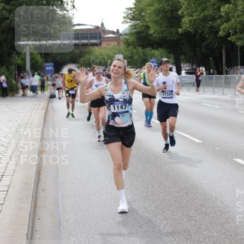 29.06.2025 - hella hamburg halbmarathon Jannik Wohlers http://msf.ph/oto/8143815 29.06.2025 10:08:41 Lombardsbrücke 1147, 1188, 1838, 7453, 9718, 10819, 11067, 11496, 13210, 13592, 13593, 14736, 15586, 15592, 17347, 18266, 18505 meine-sportfotos.de