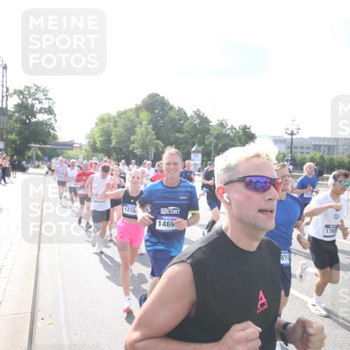 29.06.2025 - hella hamburg halbmarathon Jannik Wohlers http://msf.ph/oto/8143822 29.06.2025 09:52:35 Lombardsbrücke 1012, 1070, 1163, 1176, 1391, 1735, 1782, 2048, 2213, 2233, 2590, 2788, 2970, 3021, 3098, 3304, 3907, 3917, 3928, 4080, 4277, 4691, 4933, 4981, 5476, 5682, 6081, 6152, 6712, 6716, 7005, 7093, 7147, 7325, 7599, 8145, 8467, 8694, 8704, 8722, 8819, 9081, 9213, 9232, 9374, 9538, 9540, 10000, 10208, 10211, 10216, 10251, 10313, 10750, 11153, 11291, 11346, 11469, 11778, 12154, 12534, 12685, 12783, 12966, 13709, 13782, 14661, 14690, 14849, 15126, 15133, 16414 meine-sportfotos.de