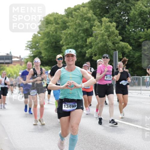 29.06.2025 - hella hamburg halbmarathon Jannik Wohlers http://msf.ph/oto/8143825 29.06.2025 10:45:53 Lombardsbrücke 1429, 1465, 1532, 2423, 2500, 2773, 2813, 2951, 3410, 4119, 4448, 5697, 5854, 6068, 6392, 7364, 7368, 7374, 7960, 7983, 8047, 8700, 9129, 9337, 9445, 10153, 11361, 11876, 11910, 12298, 12333, 12507, 12522, 13122, 13213, 13499, 14250, 15683, 16717, 16745, 16912, 17006, 17170, 17704, 17936, 18018, 18214, 18334 meine-sportfotos.de