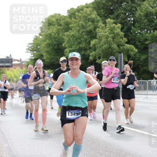 29.06.2025 - hella hamburg halbmarathon Jannik Wohlers http://msf.ph/oto/8143831 29.06.2025 10:45:54 Lombardsbrücke 1429, 1465, 1532, 1608, 2423, 2500, 2773, 2813, 2951, 3410, 4119, 4448, 5697, 5854, 6068, 6392, 7364, 7368, 7374, 7960, 7983, 8047, 8700, 9129, 9337, 9445, 10153, 11361, 11876, 11910, 12298, 12333, 12507, 12522, 13076, 13122, 13213, 13499, 14250, 15683, 16717, 16745, 16912, 17006, 17170, 17704, 17936, 18018, 18214, 18334 meine-sportfotos.de