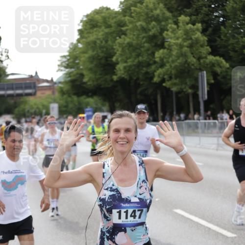29.06.2025 - hella hamburg halbmarathon Jannik Wohlers http://msf.ph/oto/8143839 29.06.2025 10:08:42 Lombardsbrücke 1147, 1188, 1838, 7453, 9718, 10819, 11067, 11496, 13210, 13592, 13593, 13660, 14736, 15586, 15592, 17347, 18266, 18505 meine-sportfotos.de
