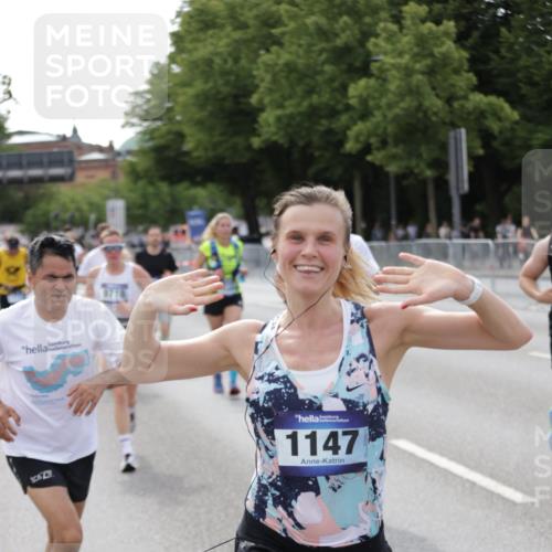 29.06.2025 - hella hamburg halbmarathon Jannik Wohlers http://msf.ph/oto/8143846 29.06.2025 10:08:42 Lombardsbrücke 1147, 1188, 1838, 7453, 9718, 10819, 11067, 11496, 13210, 13592, 13593, 13660, 14736, 15586, 15592, 17347, 18266, 18505 meine-sportfotos.de