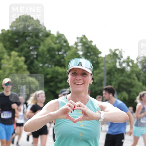 29.06.2025 - hella hamburg halbmarathon Jannik Wohlers http://msf.ph/oto/8143848 29.06.2025 10:45:55 Lombardsbrücke 1429, 1465, 1532, 1608, 1837, 2423, 2500, 2813, 2951, 3410, 4119, 4448, 5697, 5854, 6068, 7303, 7364, 7368, 7374, 7960, 7983, 8047, 8700, 9129, 9337, 9445, 10153, 11361, 11876, 11910, 12298, 12333, 12507, 12522, 13076, 13122, 13213, 13449, 13499, 14250, 14473, 15683, 16717, 16912, 17006, 17170, 17704, 17936, 18018, 18214, 18334 meine-sportfotos.de