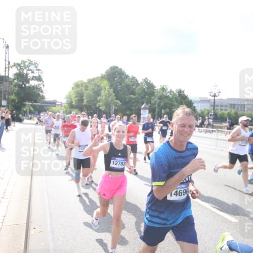 29.06.2025 - hella hamburg halbmarathon Jannik Wohlers http://msf.ph/oto/8143849 29.06.2025 09:52:35 Lombardsbrücke 1012, 1070, 1163, 1176, 1391, 1735, 1782, 2048, 2213, 2233, 2590, 2788, 2970, 3021, 3098, 3304, 3907, 3917, 3928, 4080, 4277, 4691, 4933, 4981, 5476, 5682, 6081, 6152, 6712, 6716, 7005, 7093, 7147, 7325, 7599, 8145, 8467, 8694, 8704, 8722, 8819, 9081, 9213, 9232, 9374, 9538, 9540, 10000, 10208, 10211, 10216, 10251, 10313, 10750, 11153, 11291, 11346, 11469, 11778, 12154, 12534, 12685, 12783, 12966, 13709, 13782, 14661, 14690, 14849, 15126, 15133, 16414 meine-sportfotos.de