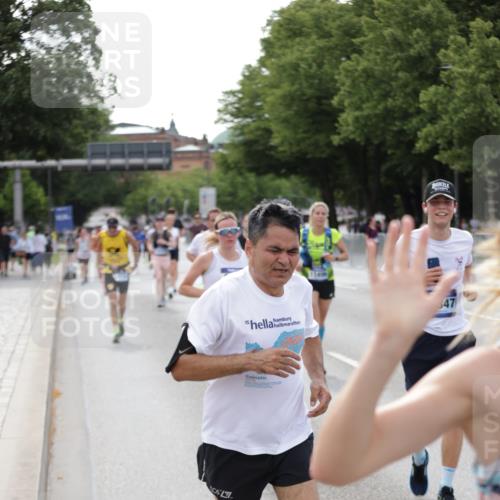 29.06.2025 - hella hamburg halbmarathon Jannik Wohlers http://msf.ph/oto/8143850 29.06.2025 10:08:42 Lombardsbrücke 1147, 1188, 1838, 7453, 9718, 10819, 11067, 11496, 13210, 13592, 13593, 13660, 14736, 15586, 15592, 17347, 18266, 18505 meine-sportfotos.de