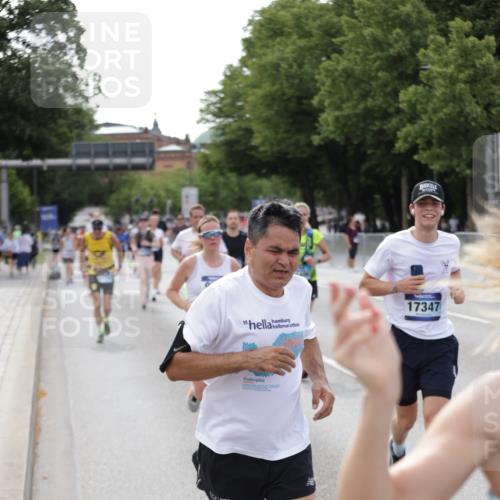 29.06.2025 - hella hamburg halbmarathon Jannik Wohlers http://msf.ph/oto/8143853 29.06.2025 10:08:42 Lombardsbrücke 1147, 1188, 1838, 7453, 9718, 10819, 11067, 11496, 13210, 13592, 13593, 13660, 14736, 15586, 15592, 17347, 18266, 18505 meine-sportfotos.de