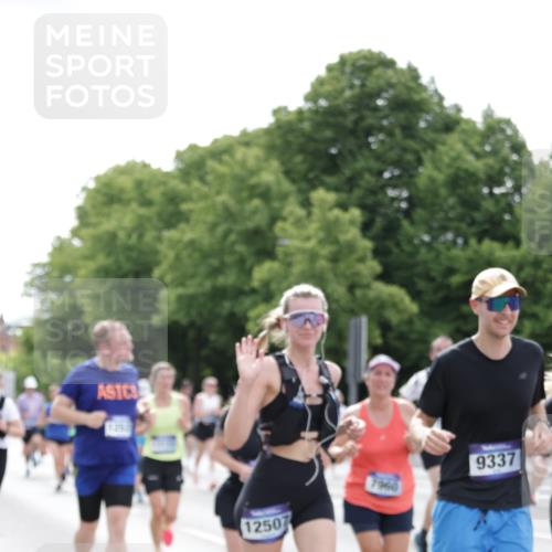 29.06.2025 - hella hamburg halbmarathon Jannik Wohlers http://msf.ph/oto/8143854 29.06.2025 10:45:56 Lombardsbrücke 1429, 1465, 1532, 1608, 1837, 2500, 2813, 2951, 3410, 4119, 4448, 5697, 5854, 6068, 7303, 7364, 7368, 7374, 7960, 7983, 8047, 8700, 9129, 9337, 9445, 10153, 11361, 11910, 12298, 12333, 12507, 12522, 13076, 13122, 13213, 13449, 13499, 14250, 14473, 15305, 15683, 16717, 16912, 17006, 17170, 17704, 17936, 18018, 18214, 18334 meine-sportfotos.de