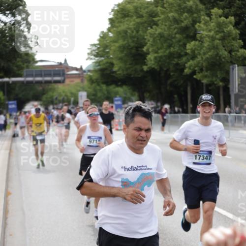 29.06.2025 - hella hamburg halbmarathon Jannik Wohlers http://msf.ph/oto/8143857 29.06.2025 10:08:42 Lombardsbrücke 1147, 1188, 1838, 7453, 9718, 10819, 11067, 11496, 13210, 13592, 13593, 13660, 14736, 15586, 15592, 17347, 18266, 18505 meine-sportfotos.de
