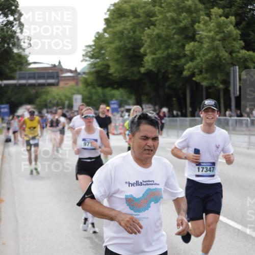 29.06.2025 - hella hamburg halbmarathon Jannik Wohlers http://msf.ph/oto/8143859 29.06.2025 10:08:42 Lombardsbrücke 1147, 1188, 1838, 7453, 9718, 10819, 11067, 11496, 13210, 13592, 13593, 13660, 14736, 15586, 15592, 17347, 18266, 18505 meine-sportfotos.de