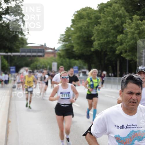 29.06.2025 - hella hamburg halbmarathon Jannik Wohlers http://msf.ph/oto/8143860 29.06.2025 10:08:43 Lombardsbrücke 1147, 1188, 1838, 2978, 7453, 9718, 10819, 11067, 11496, 13210, 13592, 13593, 13660, 14736, 15586, 15592, 17347, 18266, 18505 meine-sportfotos.de