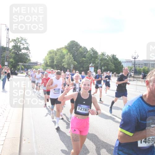 29.06.2025 - hella hamburg halbmarathon Jannik Wohlers http://msf.ph/oto/8143862 29.06.2025 09:52:35 Lombardsbrücke 1012, 1070, 1163, 1176, 1391, 1735, 1782, 2048, 2213, 2233, 2590, 2788, 2970, 3021, 3098, 3304, 3907, 3917, 3928, 4080, 4277, 4691, 4933, 4981, 5476, 5682, 6081, 6152, 6712, 6716, 7005, 7093, 7147, 7325, 7599, 8145, 8467, 8694, 8704, 8722, 8819, 9081, 9213, 9232, 9374, 9538, 9540, 10000, 10208, 10211, 10216, 10251, 10313, 10750, 11153, 11291, 11346, 11469, 11778, 12154, 12534, 12685, 12783, 12966, 13709, 13782, 14661, 14690, 14849, 15126, 15133, 16414 meine-sportfotos.de