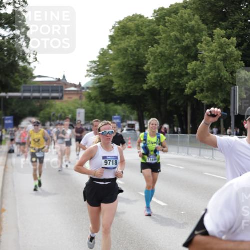 29.06.2025 - hella hamburg halbmarathon Jannik Wohlers http://msf.ph/oto/8143871 29.06.2025 10:08:43 Lombardsbrücke 1147, 1188, 1838, 2978, 7453, 9718, 10819, 11067, 11496, 13210, 13592, 13593, 13660, 14736, 15586, 15592, 17347, 18266, 18505 meine-sportfotos.de