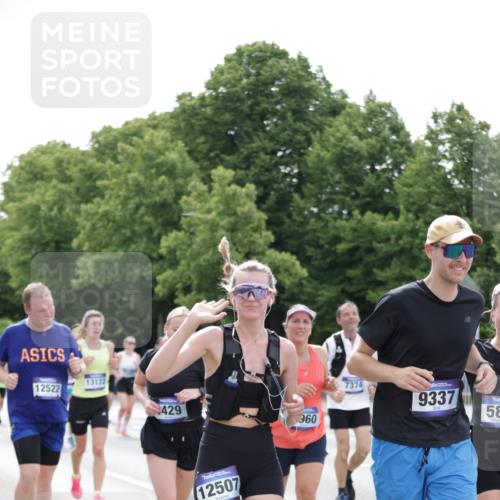 29.06.2025 - hella hamburg halbmarathon Jannik Wohlers http://msf.ph/oto/8143882 29.06.2025 10:45:56 Lombardsbrücke 1429, 1465, 1532, 1608, 1837, 2500, 2813, 2951, 3410, 4119, 4448, 5697, 5854, 6068, 7303, 7364, 7368, 7374, 7960, 7983, 8047, 8700, 9129, 9337, 9445, 10153, 11361, 11910, 12298, 12333, 12507, 12522, 13076, 13122, 13213, 13449, 13499, 14250, 14473, 15305, 15683, 16717, 16912, 17006, 17170, 17704, 17936, 18018, 18214, 18334 meine-sportfotos.de