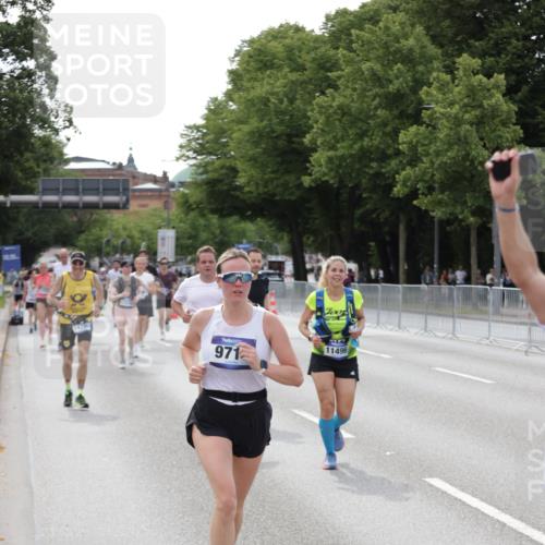 29.06.2025 - hella hamburg halbmarathon Jannik Wohlers http://msf.ph/oto/8143886 29.06.2025 10:08:43 Lombardsbrücke 1147, 1188, 1838, 2978, 7453, 9718, 10819, 11067, 11496, 13210, 13592, 13593, 13660, 14736, 15586, 15592, 17347, 18266, 18505 meine-sportfotos.de