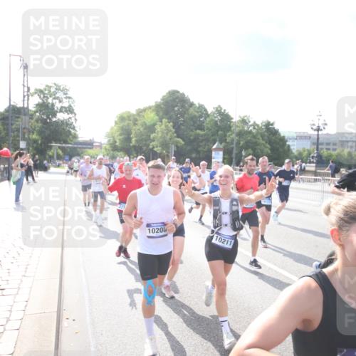 29.06.2025 - hella hamburg halbmarathon Jannik Wohlers http://msf.ph/oto/8143894 29.06.2025 09:52:36 Lombardsbrücke 1012, 1070, 1163, 1176, 1391, 1735, 1782, 2048, 2213, 2233, 2590, 2788, 2970, 3021, 3098, 3304, 3907, 3917, 3928, 4080, 4277, 4691, 4933, 4981, 5132, 5476, 5682, 6081, 6152, 6712, 6716, 7005, 7093, 7147, 7325, 7599, 8145, 8467, 8694, 8704, 8722, 8819, 9081, 9213, 9232, 9374, 9538, 9540, 10208, 10211, 10216, 10251, 10313, 10750, 11153, 11291, 11346, 11469, 11778, 12154, 12534, 12685, 12783, 12966, 13709, 13782, 14351, 14661, 14690, 14849, 15126, 15133, 16414 meine-sportfotos.de