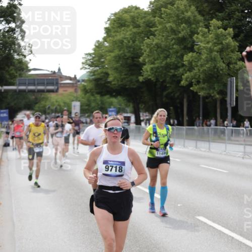 29.06.2025 - hella hamburg halbmarathon Jannik Wohlers http://msf.ph/oto/8143897 29.06.2025 10:08:43 Lombardsbrücke 1147, 1188, 1838, 2978, 7453, 9718, 10819, 11067, 11496, 13210, 13592, 13593, 13660, 14736, 15586, 15592, 17347, 18266, 18505 meine-sportfotos.de