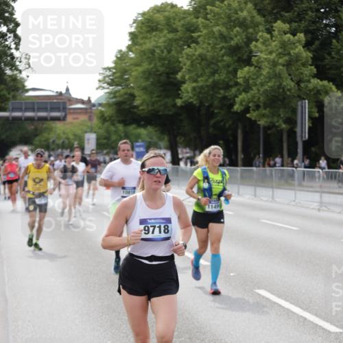 29.06.2025 - hella hamburg halbmarathon Jannik Wohlers http://msf.ph/oto/8143905 29.06.2025 10:08:43 Lombardsbrücke 1147, 1188, 1838, 2978, 7453, 9718, 10819, 11067, 11496, 13210, 13592, 13593, 13660, 14736, 15586, 15592, 17347, 18266, 18505 meine-sportfotos.de