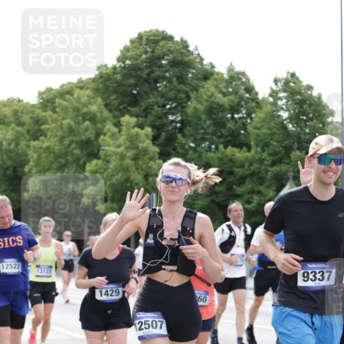 29.06.2025 - hella hamburg halbmarathon Jannik Wohlers http://msf.ph/oto/8143908 29.06.2025 10:45:56 Lombardsbrücke 1429, 1465, 1532, 1608, 1837, 2500, 2813, 2951, 3410, 4119, 4448, 5697, 5854, 6068, 7303, 7364, 7368, 7374, 7960, 7983, 8047, 8700, 9129, 9337, 9445, 10153, 11361, 11910, 12298, 12333, 12507, 12522, 13076, 13122, 13213, 13449, 13499, 14250, 14473, 15305, 15683, 16717, 16912, 17006, 17170, 17704, 17936, 18018, 18214, 18334 meine-sportfotos.de