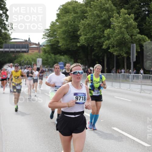 29.06.2025 - hella hamburg halbmarathon Jannik Wohlers http://msf.ph/oto/8143915 29.06.2025 10:08:44 Lombardsbrücke 1147, 1188, 1838, 2978, 6674, 7453, 9718, 10194, 10819, 11067, 11496, 12156, 13210, 13592, 13593, 13660, 14736, 17347, 18266, 18505 meine-sportfotos.de