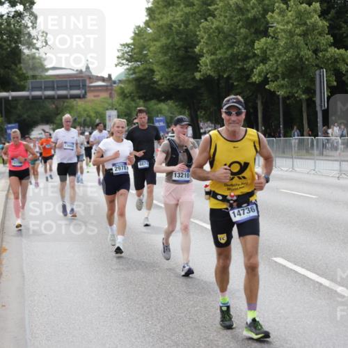 29.06.2025 - hella hamburg halbmarathon Jannik Wohlers http://msf.ph/oto/8143929 29.06.2025 10:08:48 Lombardsbrücke 1147, 1188, 1838, 2978, 5806, 5885, 6674, 7187, 9718, 10194, 10819, 11067, 11496, 12156, 13210, 13660, 14736, 17347, 18505, 18727 meine-sportfotos.de