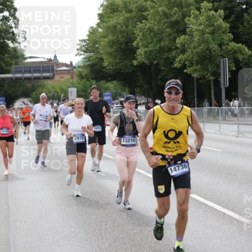 29.06.2025 - hella hamburg halbmarathon Jannik Wohlers http://msf.ph/oto/8143940 29.06.2025 10:08:48 Lombardsbrücke 1147, 1188, 1838, 2978, 5806, 5885, 6674, 7187, 9718, 10194, 10819, 11067, 11496, 12156, 13210, 13660, 14736, 17347, 18505, 18727 meine-sportfotos.de