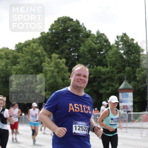 29.06.2025 - hella hamburg halbmarathon Jannik Wohlers http://msf.ph/oto/8143945 29.06.2025 10:45:58 Lombardsbrücke 1429, 1465, 1532, 1608, 1837, 2500, 2697, 3410, 4119, 4448, 5697, 5854, 6068, 7303, 7364, 7368, 7374, 7960, 7983, 8047, 8700, 9129, 9337, 9445, 10153, 11361, 11910, 12298, 12333, 12507, 12522, 13076, 13122, 13213, 13449, 13499, 14250, 14473, 15305, 15683, 16717, 16912, 17006, 17170, 17633, 17704, 17936, 18018, 18214 meine-sportfotos.de