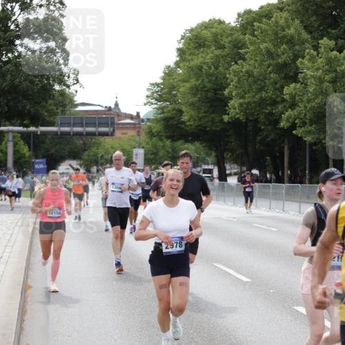 29.06.2025 - hella hamburg halbmarathon Jannik Wohlers http://msf.ph/oto/8143953 29.06.2025 10:08:49 Lombardsbrücke 1147, 1188, 1838, 2978, 5806, 5885, 6674, 7187, 9718, 10194, 10819, 11067, 11496, 12156, 13210, 13660, 14736, 17347, 18505, 18727 meine-sportfotos.de