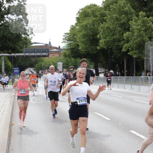 29.06.2025 - hella hamburg halbmarathon Jannik Wohlers http://msf.ph/oto/8143964 29.06.2025 10:08:49 Lombardsbrücke 1147, 1188, 1838, 2978, 5806, 5885, 6674, 7187, 9718, 10194, 10819, 11067, 11496, 12156, 13210, 13660, 14736, 17347, 18505, 18727 meine-sportfotos.de