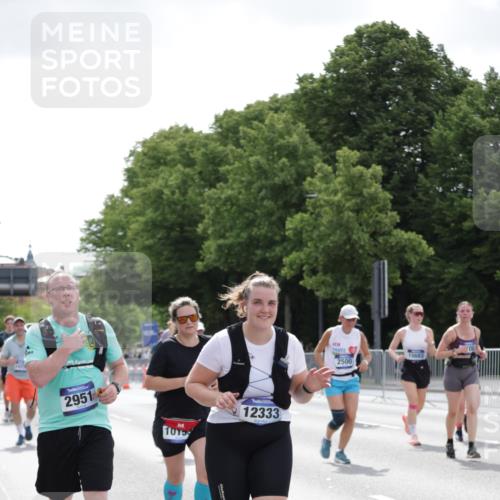 29.06.2025 - hella hamburg halbmarathon Jannik Wohlers http://msf.ph/oto/8143968 29.06.2025 10:45:59 Lombardsbrücke 1429, 1465, 1532, 1608, 1837, 2500, 2697, 4119, 4448, 5697, 5854, 6068, 6124, 6161, 7303, 7364, 7368, 7374, 7960, 7983, 8047, 8551, 8700, 9129, 9337, 9445, 10153, 11361, 11910, 12298, 12333, 12507, 12522, 13076, 13122, 13213, 13449, 13499, 14250, 14473, 15305, 15683, 16218, 16717, 16912, 17006, 17170, 17633, 17704, 17936, 18018, 18458 meine-sportfotos.de