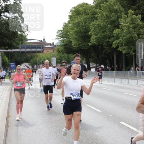 29.06.2025 - hella hamburg halbmarathon Jannik Wohlers http://msf.ph/oto/8143969 29.06.2025 10:08:49 Lombardsbrücke 1147, 1188, 1838, 2978, 5806, 5885, 6674, 7187, 9718, 10194, 10819, 11067, 11496, 12156, 13210, 13660, 14736, 17347, 18505, 18727 meine-sportfotos.de