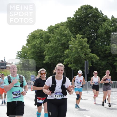 29.06.2025 - hella hamburg halbmarathon Jannik Wohlers http://msf.ph/oto/8143974 29.06.2025 10:45:59 Lombardsbrücke 1429, 1465, 1532, 1608, 1837, 2500, 2697, 4119, 4448, 5697, 5854, 6068, 6124, 6161, 7303, 7364, 7368, 7374, 7960, 7983, 8047, 8551, 8700, 9129, 9337, 9445, 10153, 11361, 11910, 12298, 12333, 12507, 12522, 13076, 13122, 13213, 13449, 13499, 14250, 14473, 15305, 15683, 16218, 16717, 16912, 17006, 17170, 17633, 17704, 17936, 18018, 18458 meine-sportfotos.de