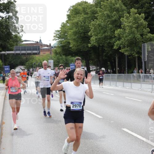 29.06.2025 - hella hamburg halbmarathon Jannik Wohlers http://msf.ph/oto/8143977 29.06.2025 10:08:49 Lombardsbrücke 1147, 1188, 1838, 2978, 5806, 5885, 6674, 7187, 9718, 10194, 10819, 11067, 11496, 12156, 13210, 13660, 14736, 17347, 18505, 18727 meine-sportfotos.de