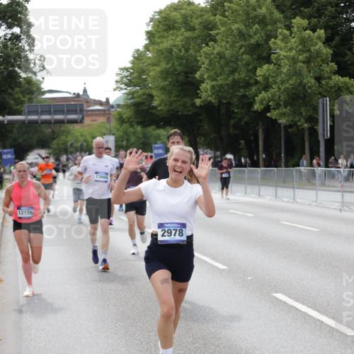 29.06.2025 - hella hamburg halbmarathon Jannik Wohlers http://msf.ph/oto/8143983 29.06.2025 10:08:49 Lombardsbrücke 1147, 1188, 1838, 2978, 5806, 5885, 6674, 7187, 9718, 10194, 10819, 11067, 11496, 12156, 13210, 13660, 14736, 17347, 18505, 18727 meine-sportfotos.de