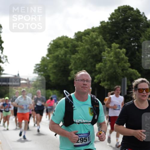 29.06.2025 - hella hamburg halbmarathon Jannik Wohlers http://msf.ph/oto/8143989 29.06.2025 10:46:01 Lombardsbrücke 1429, 1465, 1608, 1837, 2500, 2697, 3469, 4119, 4355, 4448, 5697, 5854, 6068, 6124, 6161, 7303, 7364, 7368, 7374, 7767, 7960, 7983, 8047, 8551, 8700, 9129, 9337, 10153, 10230, 11361, 12298, 12333, 12507, 12522, 13076, 13122, 13213, 13449, 13499, 13969, 14250, 14473, 15305, 15683, 15852, 16218, 16717, 16912, 17006, 17170, 17633, 17704, 17936, 18018, 18458 meine-sportfotos.de