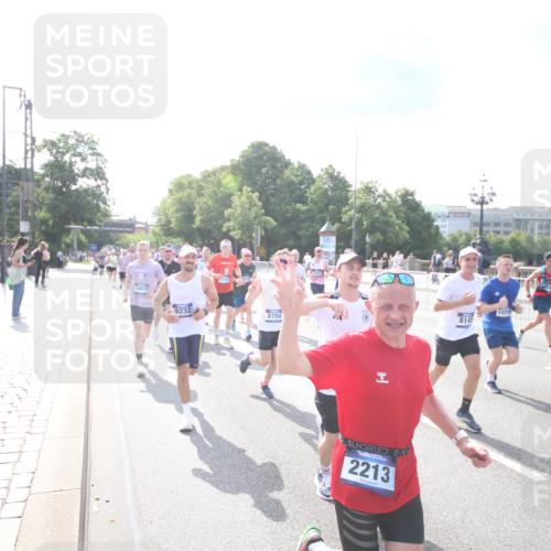 29.06.2025 - hella hamburg halbmarathon Jannik Wohlers http://msf.ph/oto/8144000 29.06.2025 09:52:37 Lombardsbrücke 1012, 1070, 1163, 1391, 1735, 1782, 2048, 2213, 2233, 2590, 2788, 2970, 3021, 3098, 3304, 3907, 3917, 3928, 4277, 4691, 4933, 4981, 4997, 5132, 5476, 5682, 6081, 6152, 6712, 6716, 7005, 7093, 7147, 7325, 7599, 8145, 8467, 8664, 8694, 8704, 8722, 8819, 9081, 9213, 9232, 9374, 9538, 9540, 10208, 10211, 10216, 10251, 10313, 10750, 11094, 11153, 11291, 11346, 11469, 11778, 12154, 12534, 12685, 12783, 12966, 13051, 13709, 13782, 14351, 14661, 14690, 14849, 15126, 15133 meine-sportfotos.de