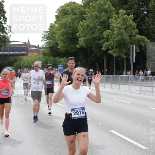29.06.2025 - hella hamburg halbmarathon Jannik Wohlers http://msf.ph/oto/8144002 29.06.2025 10:08:49 Lombardsbrücke 1147, 1188, 1838, 2978, 5806, 5885, 6674, 7187, 9718, 10194, 10819, 11067, 11496, 12156, 13210, 13660, 14736, 17347, 18505, 18727 meine-sportfotos.de