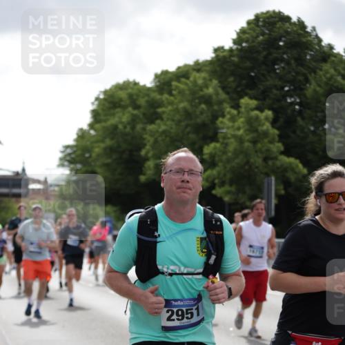 29.06.2025 - hella hamburg halbmarathon Jannik Wohlers http://msf.ph/oto/8144003 29.06.2025 10:46:01 Lombardsbrücke 1429, 1465, 1608, 1837, 2500, 2697, 3469, 4119, 4355, 4448, 5697, 5854, 6068, 6124, 6161, 7303, 7364, 7368, 7374, 7767, 7960, 7983, 8047, 8551, 8700, 9129, 9337, 10153, 10230, 11361, 12298, 12333, 12507, 12522, 13076, 13122, 13213, 13449, 13499, 13969, 14250, 14473, 15305, 15683, 15852, 16218, 16717, 16912, 17006, 17170, 17633, 17704, 17936, 18018, 18458 meine-sportfotos.de