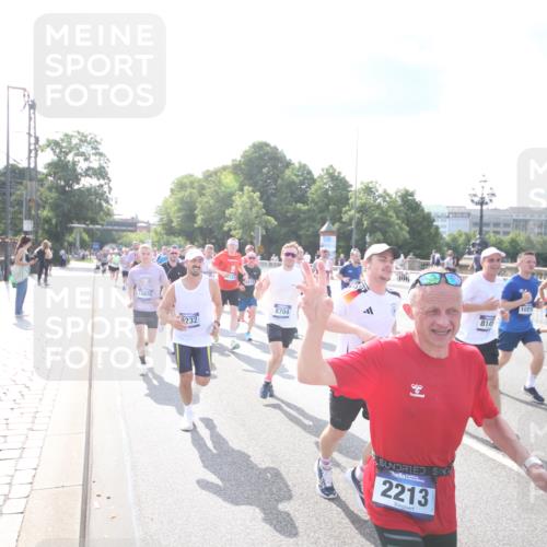 29.06.2025 - hella hamburg halbmarathon Jannik Wohlers http://msf.ph/oto/8144005 29.06.2025 09:52:37 Lombardsbrücke 1012, 1070, 1163, 1391, 1735, 1782, 2048, 2213, 2233, 2590, 2788, 2970, 3021, 3098, 3304, 3907, 3917, 3928, 4277, 4691, 4933, 4981, 4997, 5132, 5476, 5682, 6081, 6152, 6712, 6716, 7005, 7093, 7147, 7325, 7599, 8145, 8467, 8664, 8694, 8704, 8722, 8819, 9081, 9213, 9232, 9374, 9538, 9540, 10208, 10211, 10216, 10251, 10313, 10750, 11094, 11153, 11291, 11346, 11469, 11778, 12154, 12534, 12685, 12783, 12966, 13051, 13709, 13782, 14351, 14661, 14690, 14849, 15126, 15133 meine-sportfotos.de