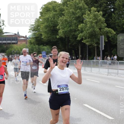 29.06.2025 - hella hamburg halbmarathon Jannik Wohlers http://msf.ph/oto/8144010 29.06.2025 10:08:50 Lombardsbrücke 1147, 1188, 1838, 2978, 4859, 5806, 5885, 6674, 7187, 9718, 10194, 10819, 11067, 11496, 12156, 12862, 13210, 13660, 14736, 17347, 18726, 18727 meine-sportfotos.de