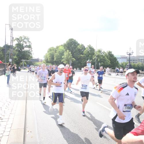 29.06.2025 - hella hamburg halbmarathon Jannik Wohlers http://msf.ph/oto/8144020 29.06.2025 09:52:37 Lombardsbrücke 1012, 1070, 1163, 1391, 1735, 1782, 2048, 2213, 2233, 2590, 2788, 2970, 3021, 3098, 3304, 3907, 3917, 3928, 4277, 4691, 4933, 4981, 4997, 5132, 5476, 5682, 6081, 6152, 6712, 6716, 7005, 7093, 7147, 7325, 7599, 8145, 8467, 8664, 8694, 8704, 8722, 8819, 9081, 9213, 9232, 9374, 9538, 9540, 10208, 10211, 10216, 10251, 10313, 10750, 11094, 11153, 11291, 11346, 11469, 11778, 12154, 12534, 12685, 12783, 12966, 13051, 13709, 13782, 14351, 14661, 14690, 14849, 15126, 15133 meine-sportfotos.de
