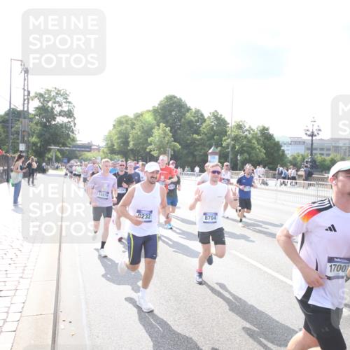 29.06.2025 - hella hamburg halbmarathon Jannik Wohlers http://msf.ph/oto/8144024 29.06.2025 09:52:38 Lombardsbrücke 1012, 1391, 1735, 1782, 2048, 2213, 2233, 2590, 2788, 2970, 3021, 3098, 3304, 3907, 3917, 3928, 4277, 4691, 4933, 4981, 4997, 5132, 5476, 5682, 6081, 6152, 6712, 6716, 7005, 7093, 7147, 7325, 7599, 8145, 8467, 8664, 8694, 8704, 8722, 8819, 9081, 9213, 9232, 9374, 9538, 9540, 9585, 10208, 10211, 10216, 10251, 10313, 10750, 11094, 11153, 11291, 11346, 11469, 11778, 12154, 12534, 12685, 12783, 12966, 13051, 13709, 13782, 14351, 14661, 14690, 15126, 15133 meine-sportfotos.de