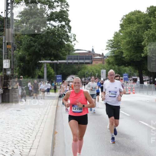 29.06.2025 - hella hamburg halbmarathon Jannik Wohlers http://msf.ph/oto/8144028 29.06.2025 10:08:50 Lombardsbrücke 1147, 1188, 1838, 2978, 4859, 5806, 5885, 6674, 7187, 9718, 10194, 10819, 11067, 11496, 12156, 12862, 13210, 13660, 14736, 17347, 18726, 18727 meine-sportfotos.de