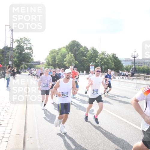 29.06.2025 - hella hamburg halbmarathon Jannik Wohlers http://msf.ph/oto/8144029 29.06.2025 09:52:38 Lombardsbrücke 1012, 1391, 1735, 1782, 2048, 2213, 2233, 2590, 2788, 2970, 3021, 3098, 3304, 3907, 3917, 3928, 4277, 4691, 4933, 4981, 4997, 5132, 5476, 5682, 6081, 6152, 6712, 6716, 7005, 7093, 7147, 7325, 7599, 8145, 8467, 8664, 8694, 8704, 8722, 8819, 9081, 9213, 9232, 9374, 9538, 9540, 9585, 10208, 10211, 10216, 10251, 10313, 10750, 11094, 11153, 11291, 11346, 11469, 11778, 12154, 12534, 12685, 12783, 12966, 13051, 13709, 13782, 14351, 14661, 14690, 15126, 15133 meine-sportfotos.de