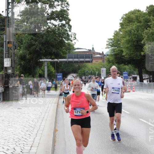 29.06.2025 - hella hamburg halbmarathon Jannik Wohlers http://msf.ph/oto/8144037 29.06.2025 10:08:51 Lombardsbrücke 1147, 1188, 1838, 2978, 4859, 5806, 5885, 6674, 7187, 9718, 10194, 10819, 11067, 11496, 12156, 12862, 13210, 13660, 14736, 17347, 18726, 18727 meine-sportfotos.de