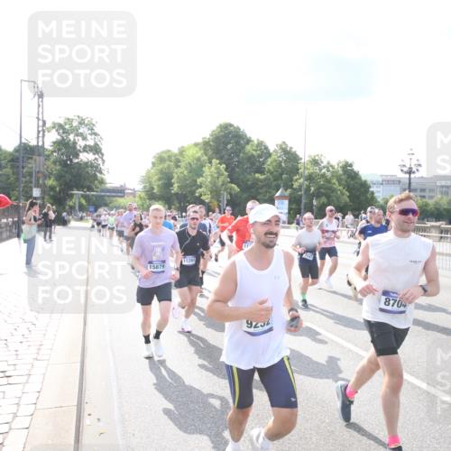 29.06.2025 - hella hamburg halbmarathon Jannik Wohlers http://msf.ph/oto/8144054 29.06.2025 09:52:38 Lombardsbrücke 1012, 1391, 1735, 1782, 2048, 2213, 2233, 2590, 2788, 2970, 3021, 3098, 3304, 3907, 3917, 3928, 4277, 4691, 4933, 4981, 4997, 5132, 5476, 5682, 6081, 6152, 6712, 6716, 7005, 7093, 7147, 7325, 7599, 8145, 8467, 8664, 8694, 8704, 8722, 8819, 9081, 9213, 9232, 9374, 9538, 9540, 9585, 10208, 10211, 10216, 10251, 10313, 10750, 11094, 11153, 11291, 11346, 11469, 11778, 12154, 12534, 12685, 12783, 12966, 13051, 13709, 13782, 14351, 14661, 14690, 15126, 15133 meine-sportfotos.de